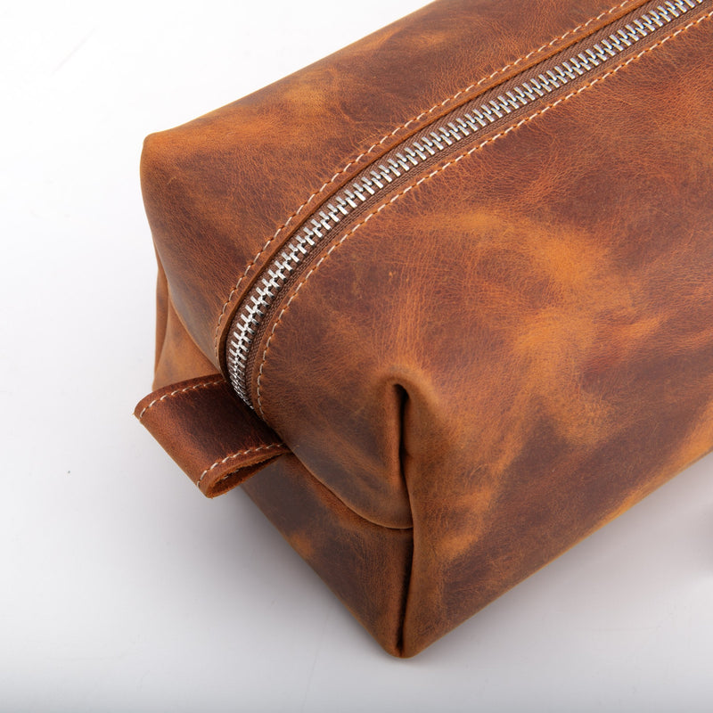 Dopp kit zipper and leather detail