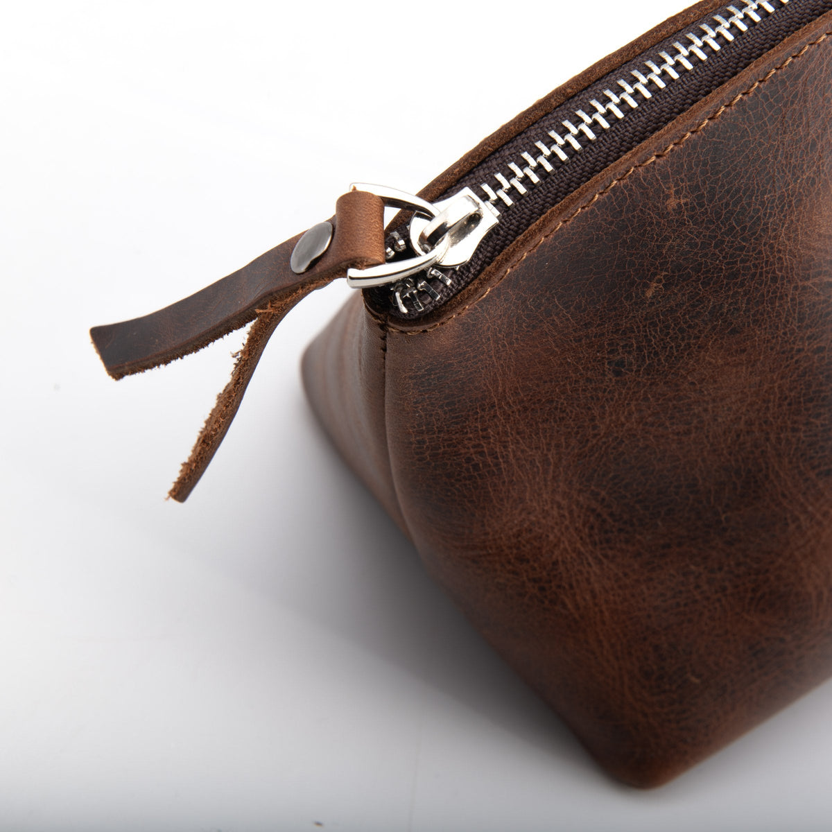 Makeup bag zipper detail